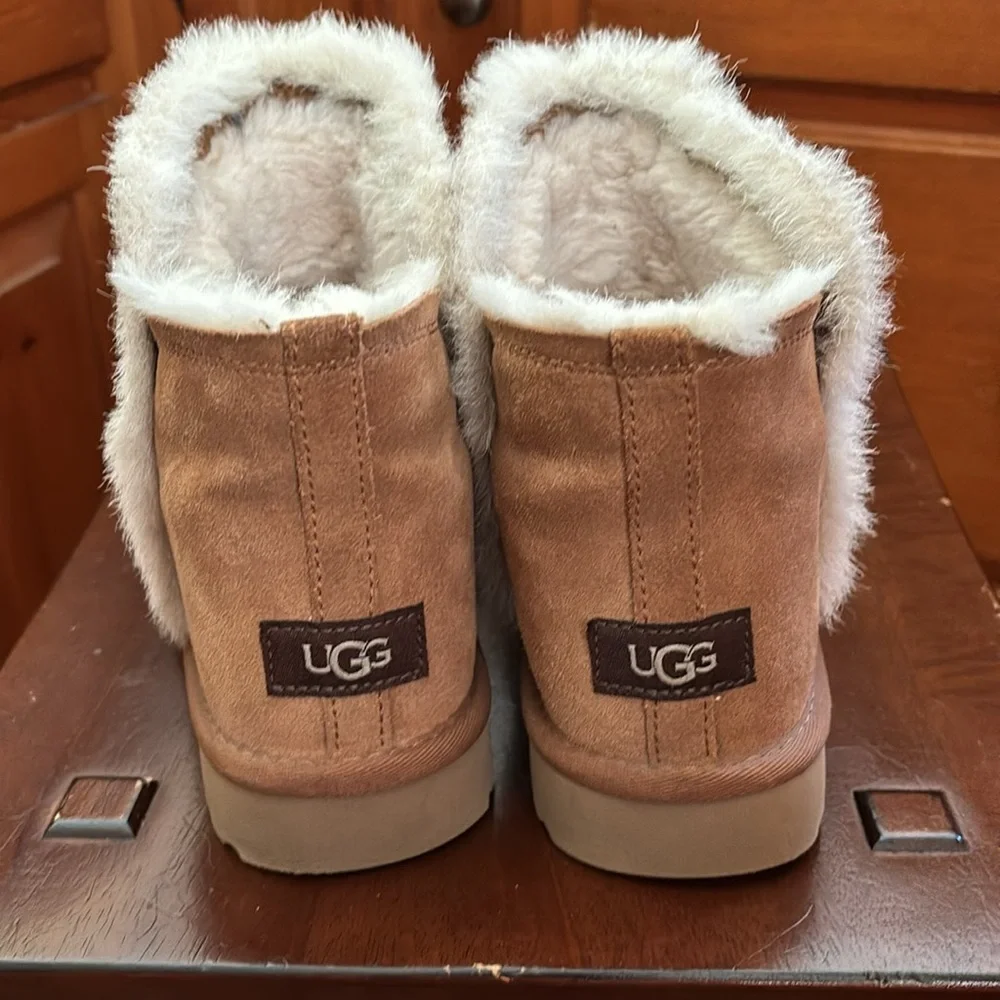 UGG classic mini